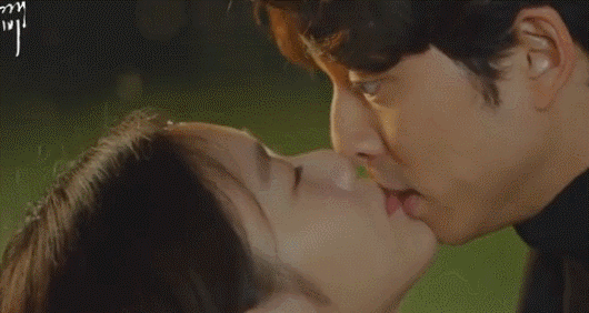 国产剧油腻吻戏大全视频,甜蜜瞬间背后的尴尬瞬间  第2张